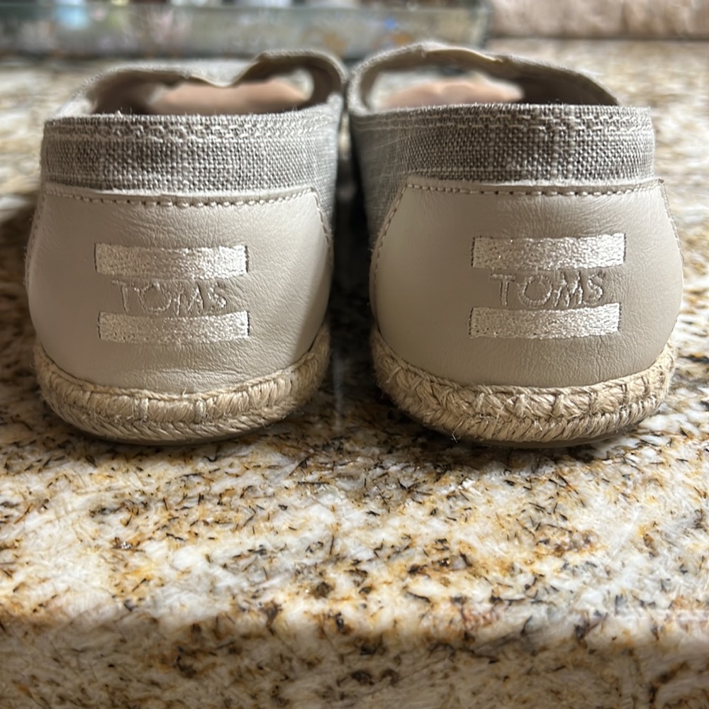 Toms - Picture 3 of 6